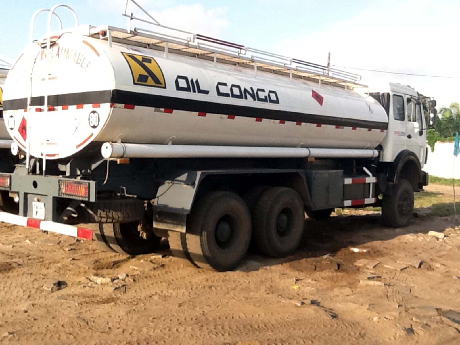 12 unités 20 camions-citernes CBM beiben 2528 sont exportées vers le CONGO, Kinshasa
