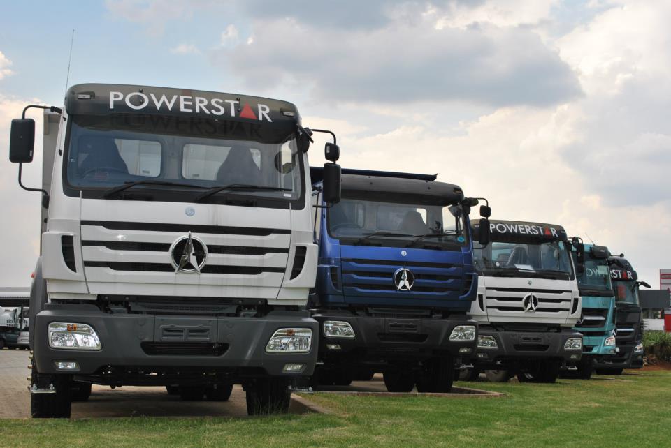 Camion tracteur Power Star pour un client africain utilisant