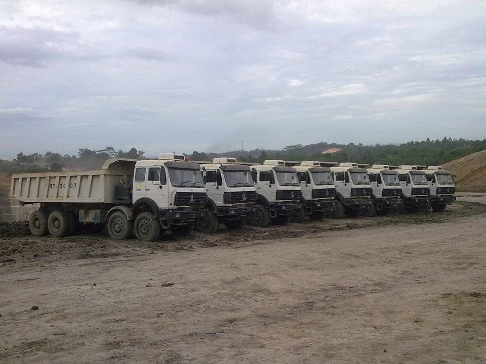 Exportación de camiones volquete de 12 ruedas de servicio pesado Beiben 50 T a Mombassa, Kenia